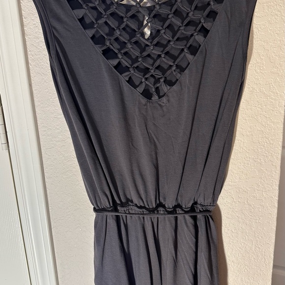 SoSik Gray Sleeveless Romper with Unique Cutout on Back Size Large - Picture 1 of 6